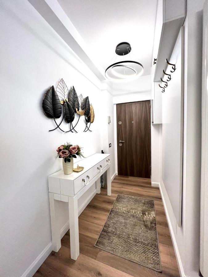Sky View - Luxury Apartament - Sanador Victoriei Bukarest Eksteriør billede