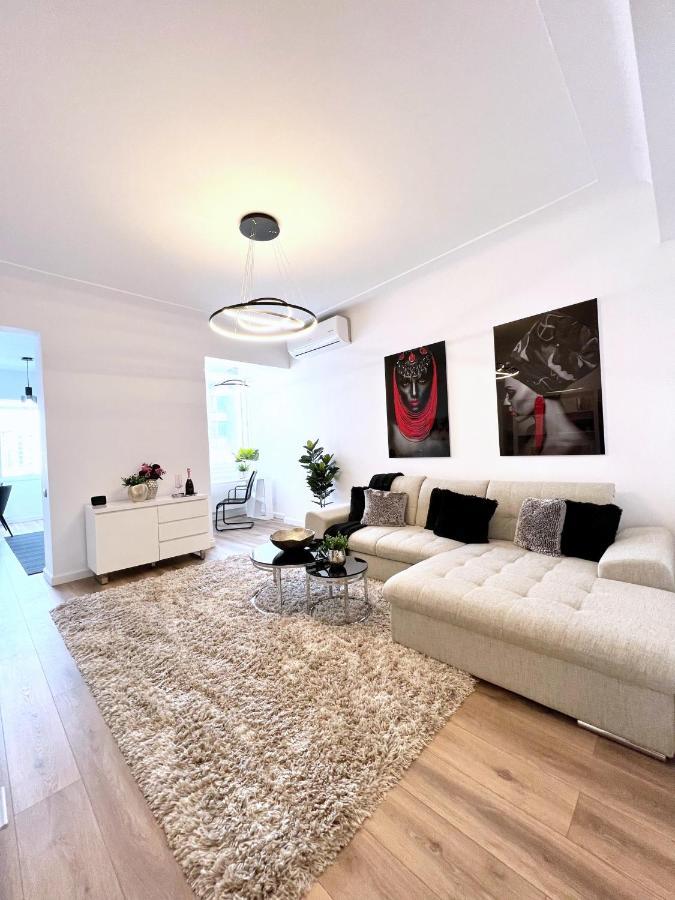 Sky View - Luxury Apartament - Sanador Victoriei Bukarest Eksteriør billede