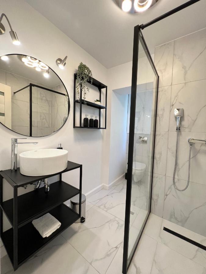 Sky View - Luxury Apartament - Sanador Victoriei Bukarest Eksteriør billede