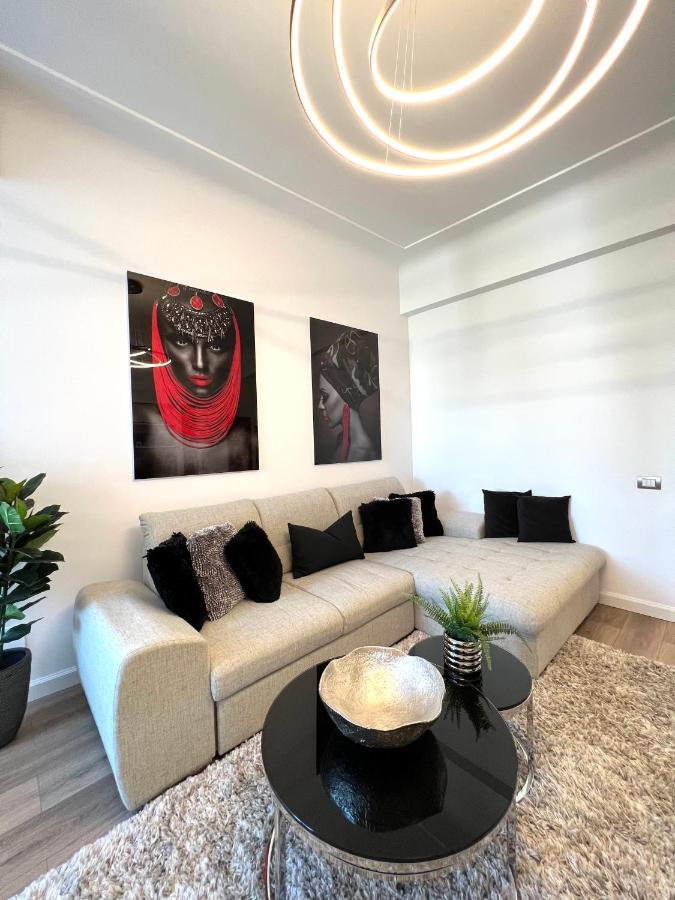 Sky View - Luxury Apartament - Sanador Victoriei Bukarest Eksteriør billede