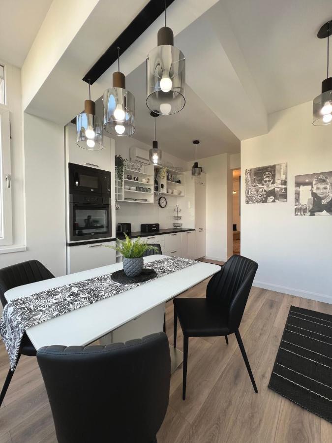 Sky View - Luxury Apartament - Sanador Victoriei Bukarest Eksteriør billede