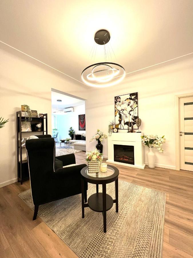 Sky View - Luxury Apartament - Sanador Victoriei Bukarest Eksteriør billede