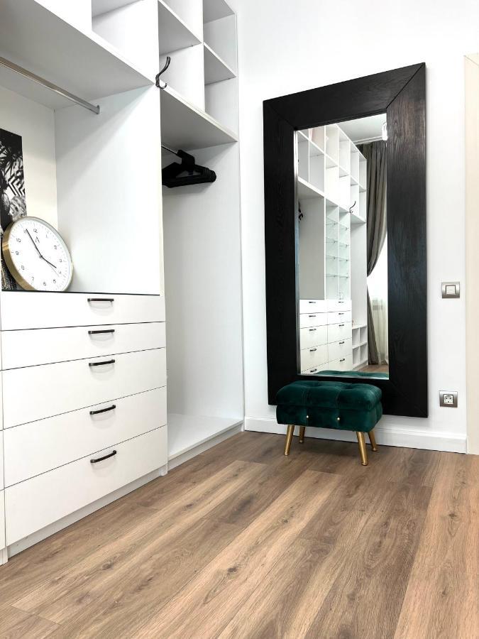Sky View - Luxury Apartament - Sanador Victoriei Bukarest Eksteriør billede