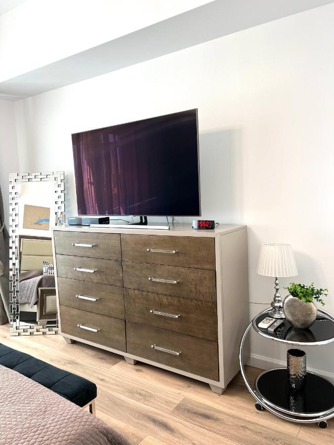 Sky View - Luxury Apartament - Sanador Victoriei Bukarest Eksteriør billede