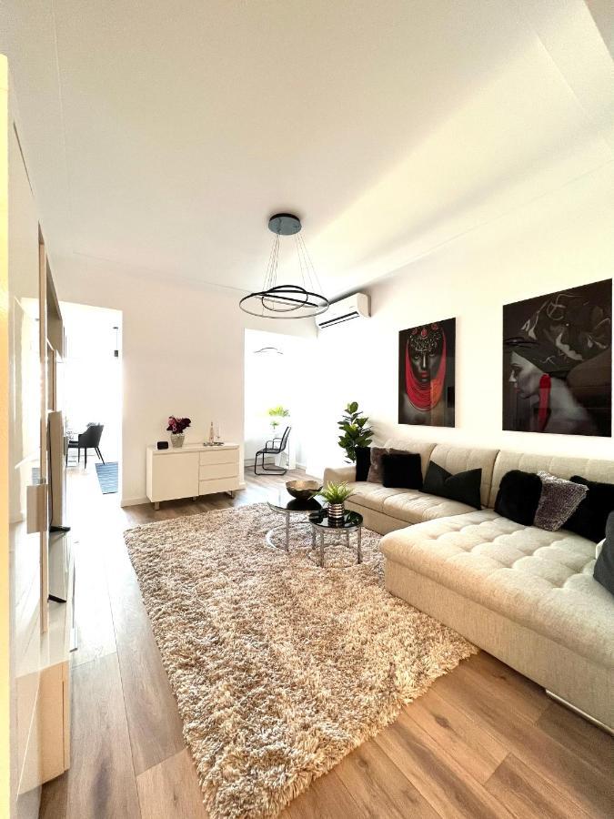 Sky View - Luxury Apartament - Sanador Victoriei Bukarest Eksteriør billede