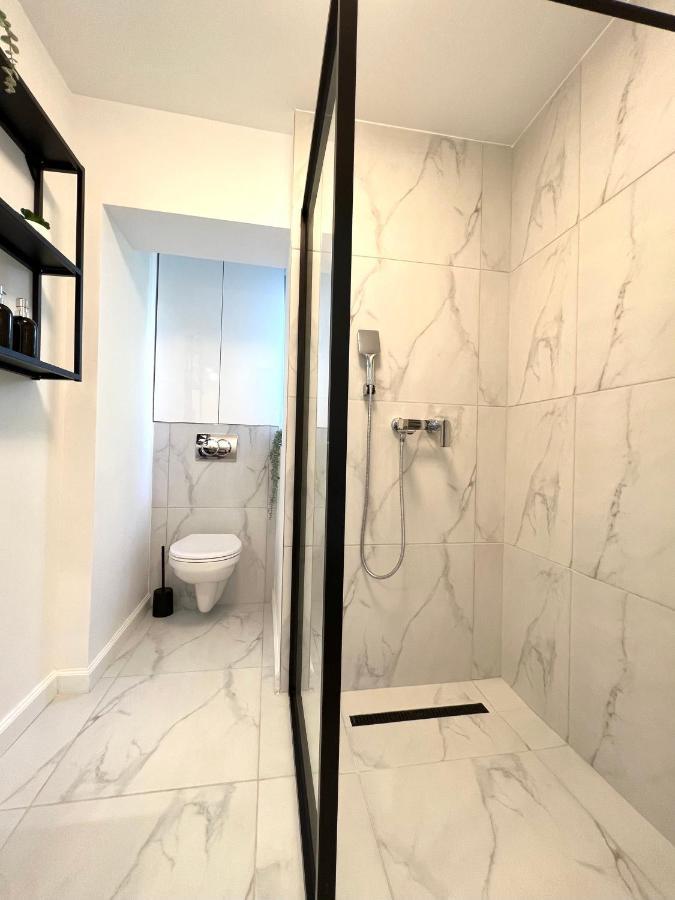 Sky View - Luxury Apartament - Sanador Victoriei Bukarest Eksteriør billede