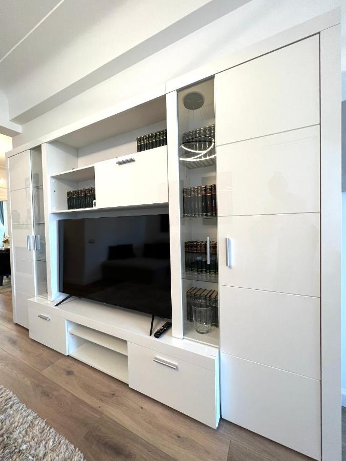 Sky View - Luxury Apartament - Sanador Victoriei Bukarest Eksteriør billede