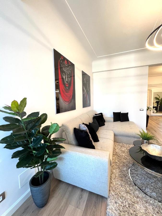 Sky View - Luxury Apartament - Sanador Victoriei Bukarest Eksteriør billede