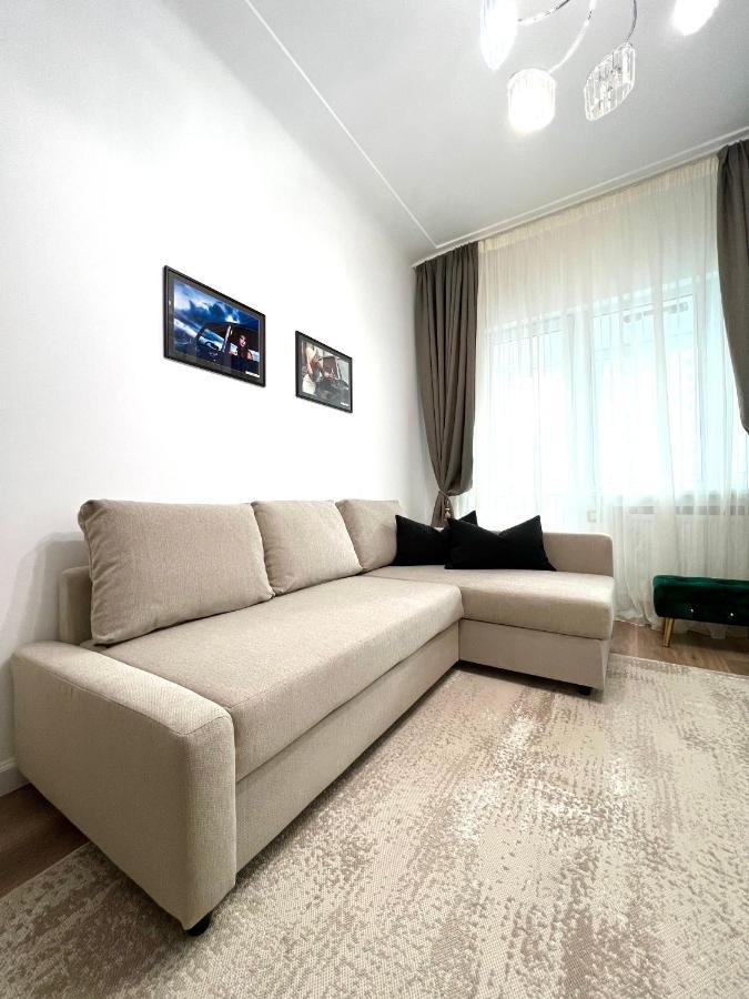 Sky View - Luxury Apartament - Sanador Victoriei Bukarest Eksteriør billede
