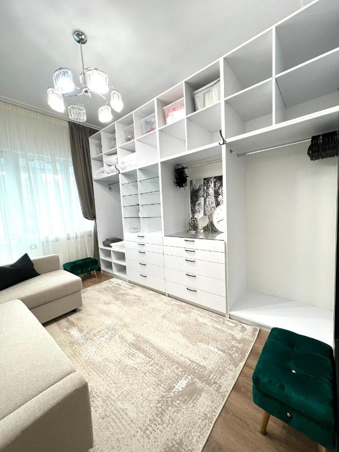 Sky View - Luxury Apartament - Sanador Victoriei Bukarest Eksteriør billede